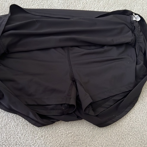 black ruffle athletic skirt - Picture 3 of 3